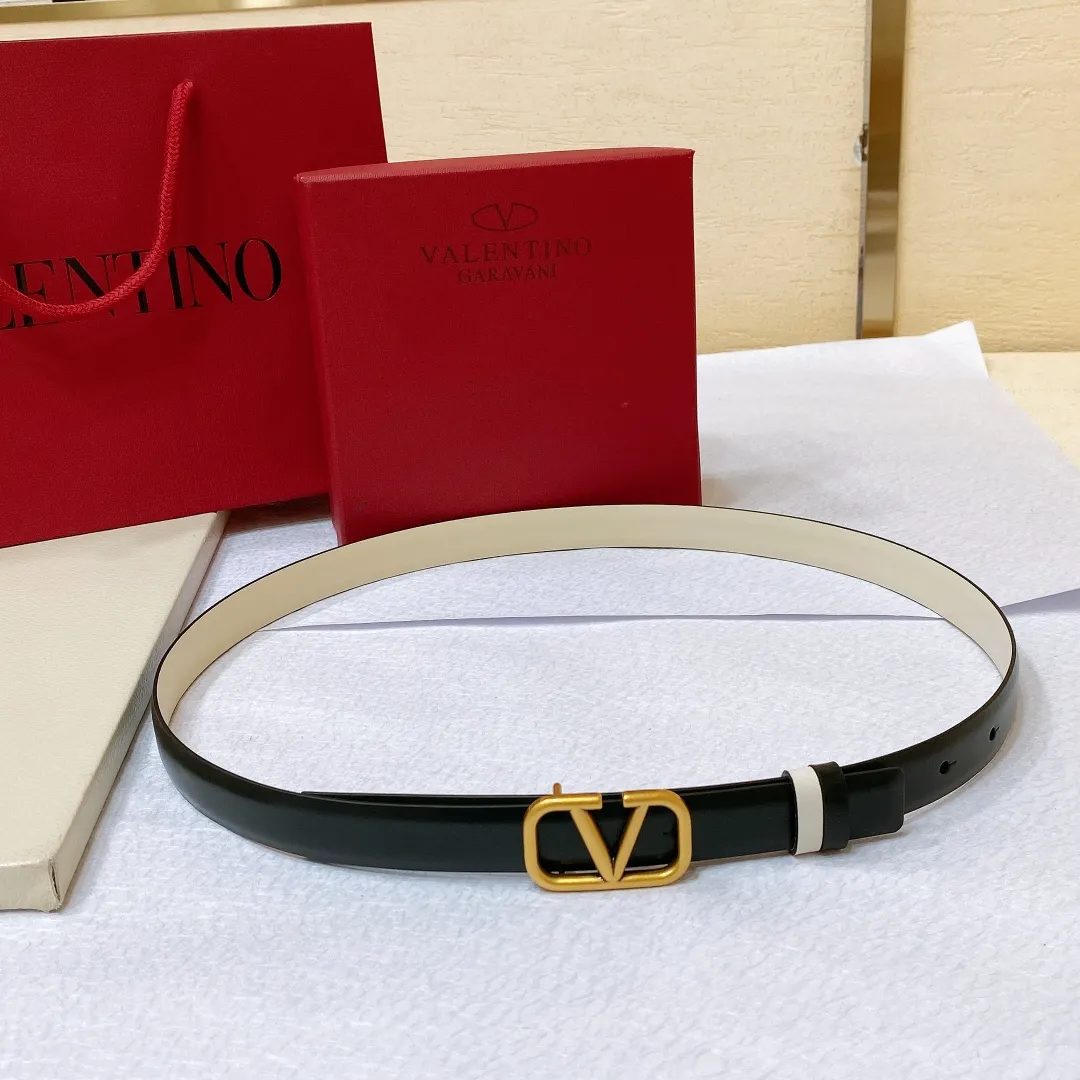💰440💰Full package💰 💍Purchase level Valentino VALENTINO GARAVANI VLOGO SIGNATURE Reversible Brass classic buckle Glossy calfskin belt -VLOGO SIGNATURE buckle, -Glossy calfskin material Horizontal stripe belt -Width: 2.0cm