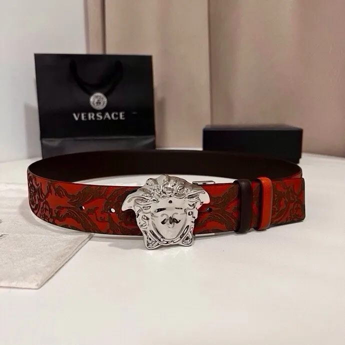 💰480💰Full package💰 💍Purchase level Versace⚡️🌹New style double-sided cow leather belt, one side is decorated with laser Barocco pattern, the other side is solid color, equipped with three-dimensional La Medusa double-sided buckle⚡️🌹Width 4.0cm