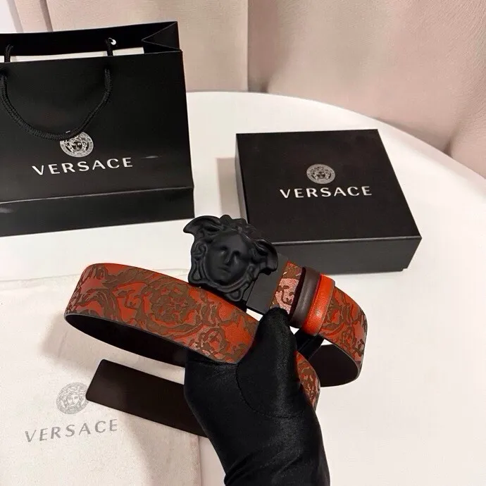 💰480💰Full package💰 💍Purchase level Versace⚡️🌹New style double-sided cow leather belt, one side is decorated with laser Barocco pattern, the other side is solid color, equipped with three-dimensional La Medusa double-sided buckle⚡️🌹Width 4.0cm