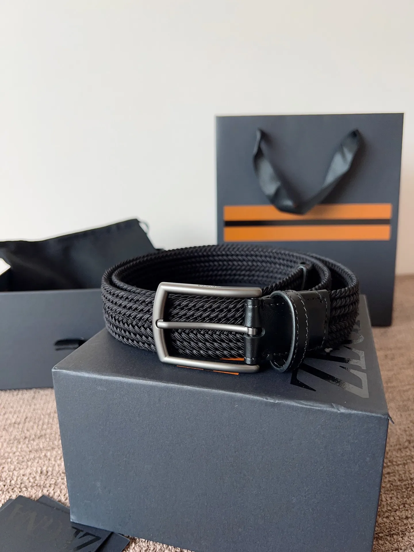 💰560💰Full package💰 💍Purchasing agent Zegna⚡️🌹25 spring and summer new men's woven belt! Original rayon and linen weaving, with up to 25 individual strands of high-elastic elastic inside, and a soft, silky outer layer that feels just like silk webbing. Its elasticity and breathability are several levels higher than ordinary cotton webbing. It’s the first choice for refreshing summer wear!