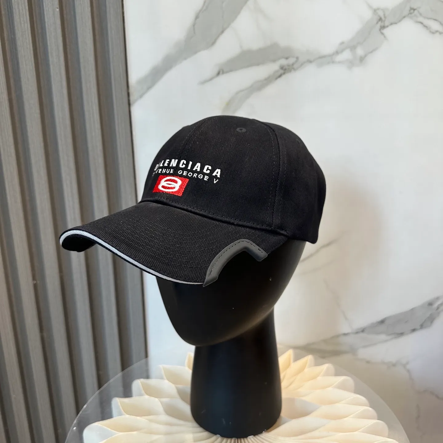 P76 BALENCIAGA new logo baseball cap, cool colors, different styles for men and women, the first batch will be shipped first! A must-buy for Paris fans!