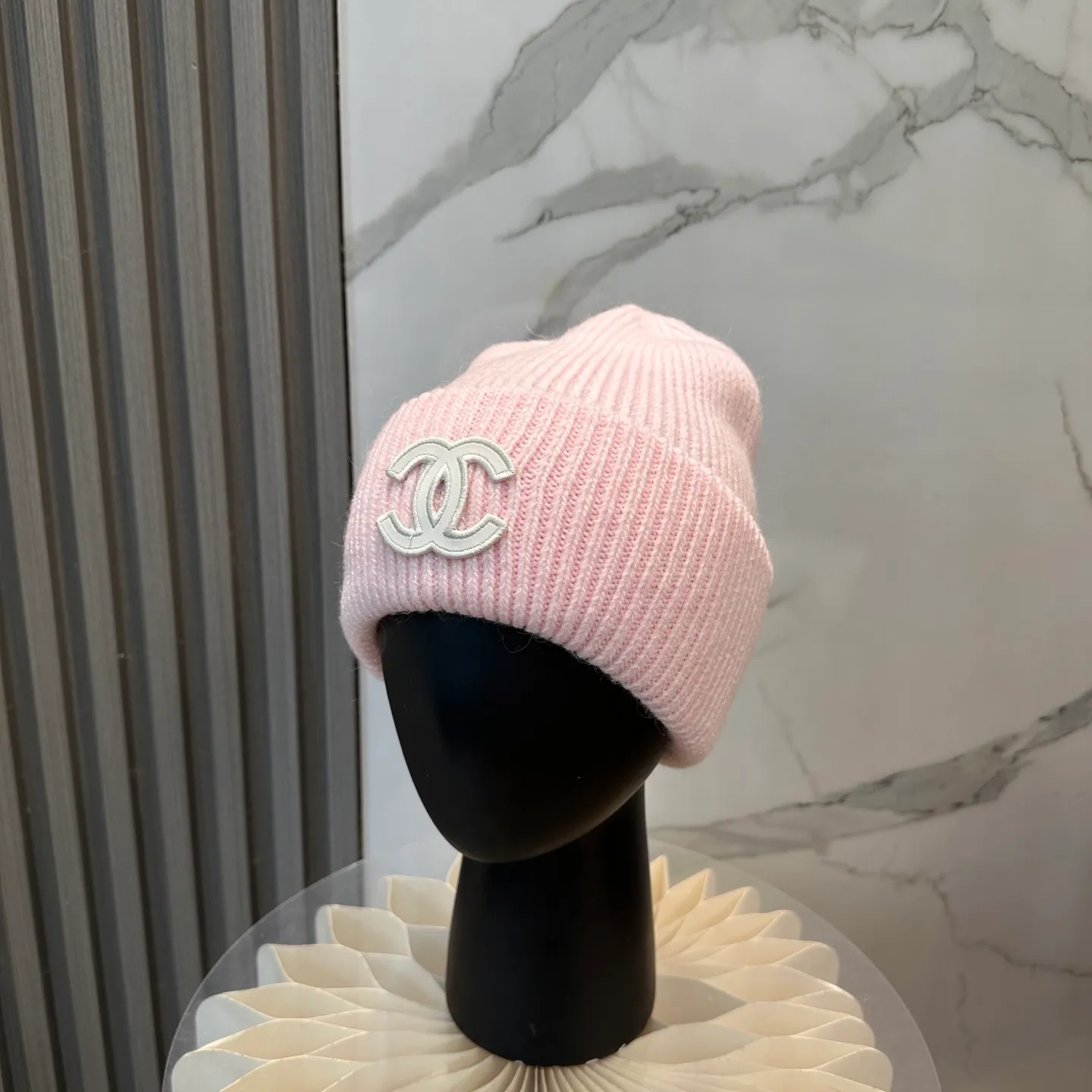 P60 CHANEL small and popular knitted hat! Xiaohongshu’s new product is released, it’s so 🉑️, high-elastic fabric, classic colors, same style for men and women.