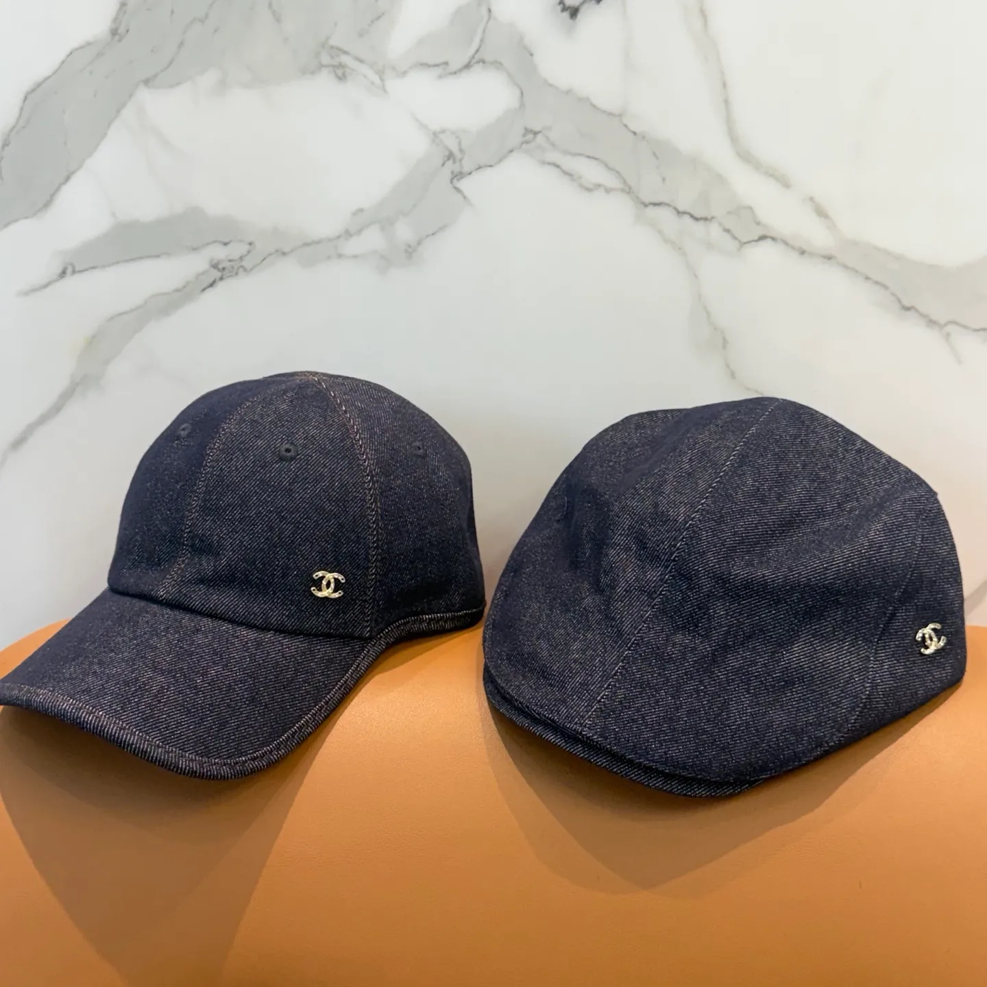 P66 new Chanel high-version denim baseball cap 🧢 is made of high-quality denim fabric, which is tough and textured and comfortable to wear. And paired with the brand's iconic double C logo, it highlights the unique fashion taste and brand charm. Suitable for a variety of occasions, whether worn with casual wear or sportswear, it can easily enhance the fashion sense of the overall look. It is a trendy item that fashion lovers cannot miss.