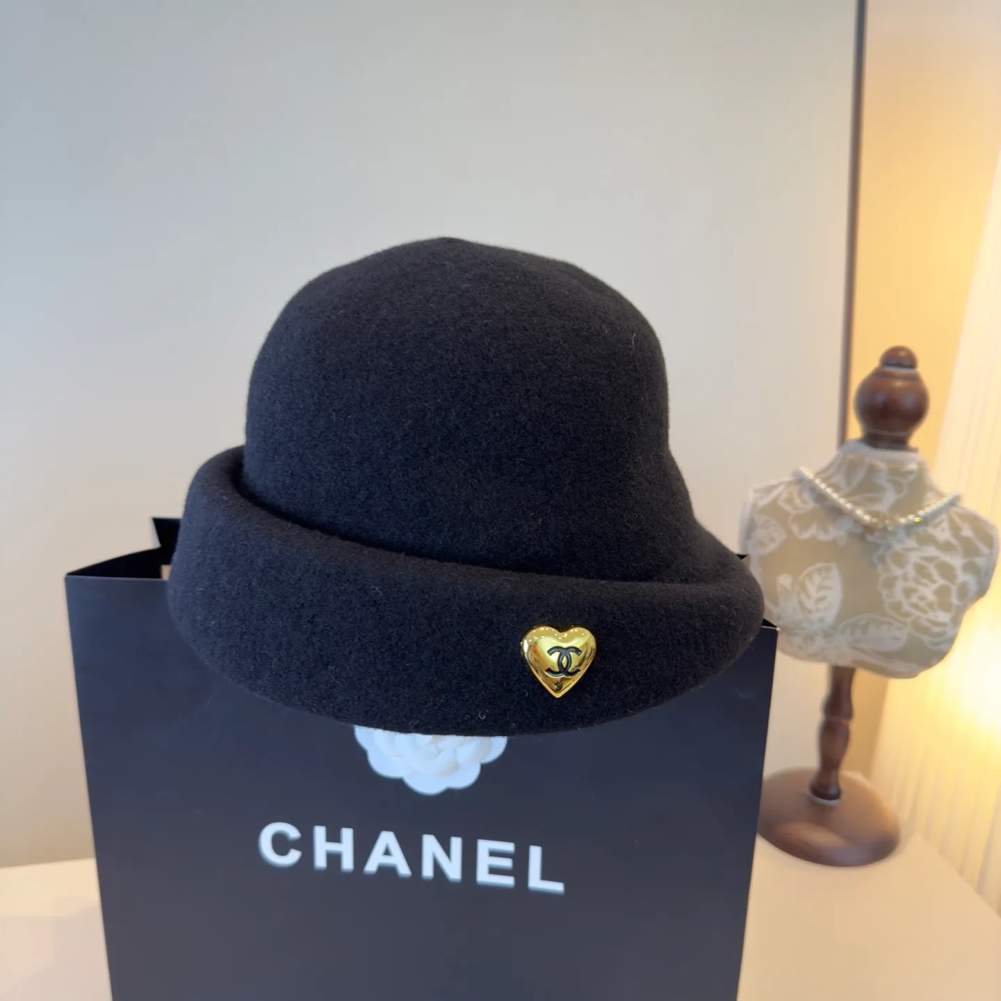 💰140¥ Chanel's new wool curled basin hat, irregular cut design, head circumference 57cm