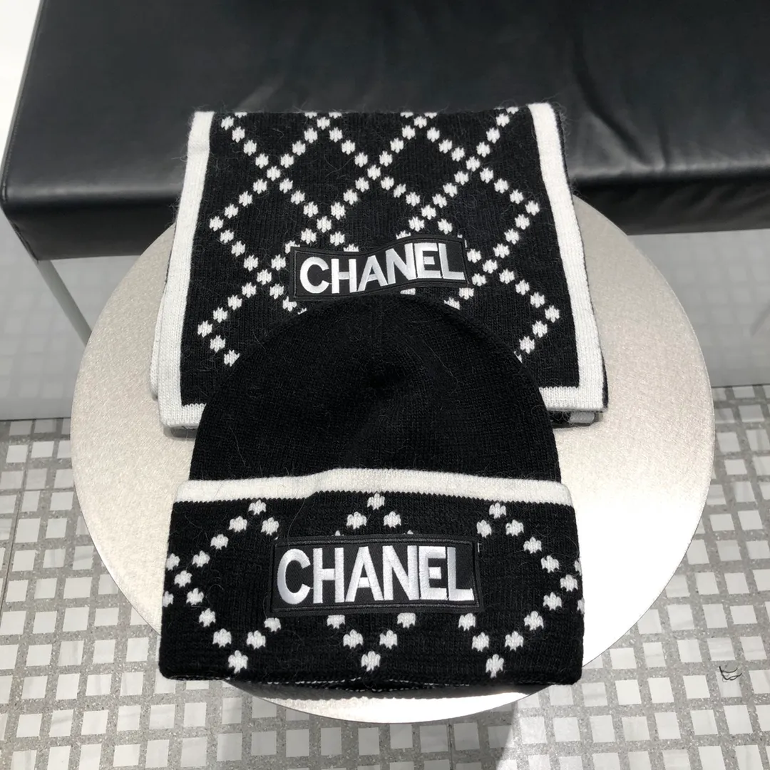 P280 CHANEL wool two-piece suit♥hat➕scarf! Classic suit hat! It's warm and super comfortable~A great tool for young ladies to reduce their age in winter~This winter, all you need is a set of hats~It's warm and fashionable!