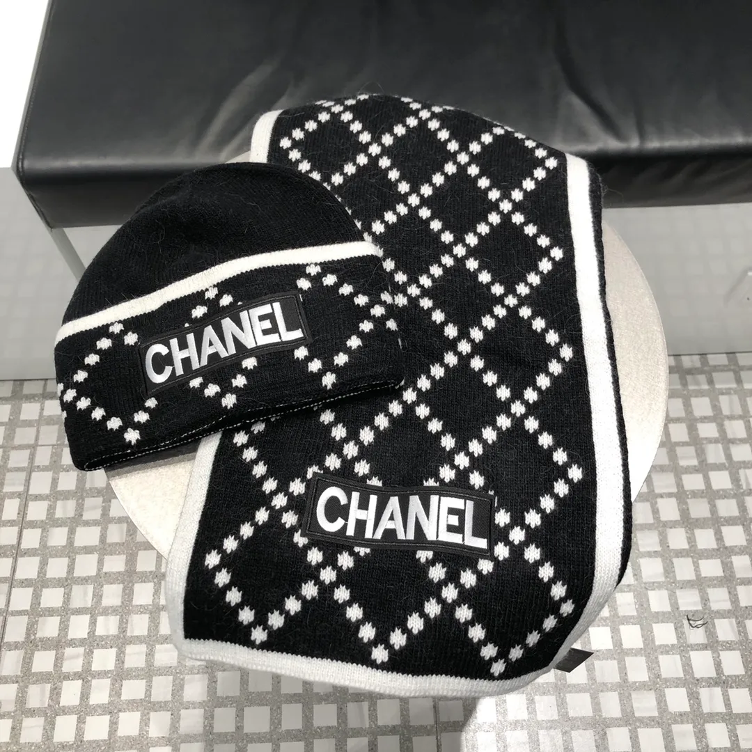 P280 CHANEL wool two-piece suit♥hat➕scarf! Classic suit hat! It's warm and super comfortable~A great tool for young ladies to reduce their age in winter~This winter, all you need is a set of hats~It's warm and fashionable!