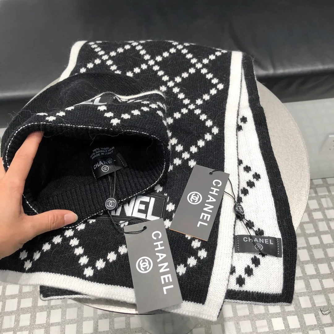 P280 CHANEL wool two-piece suit♥hat➕scarf! Classic suit hat! It's warm and super comfortable~A great tool for young ladies to reduce their age in winter~This winter, all you need is a set of hats~It's warm and fashionable!