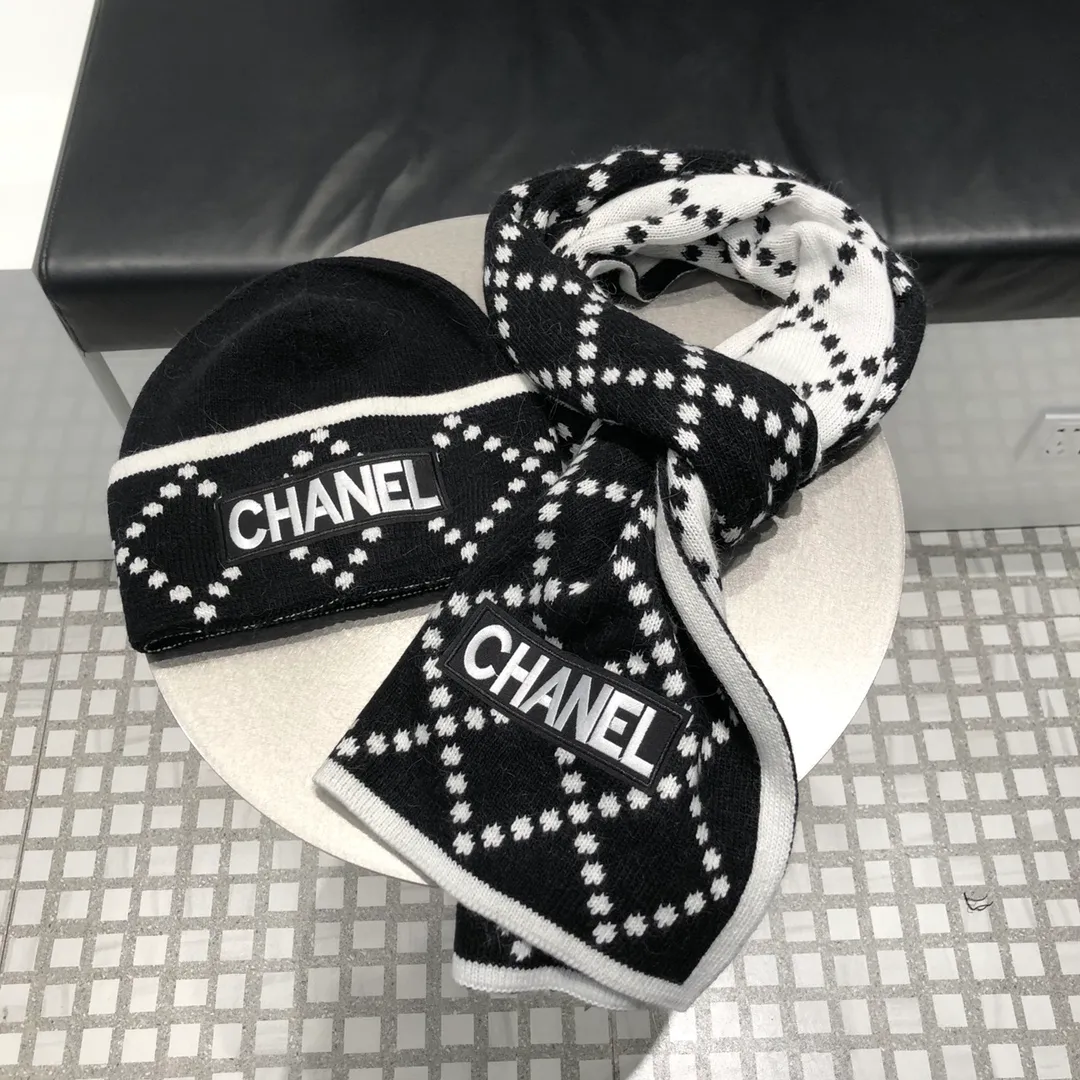 P280 CHANEL wool two-piece suit♥hat➕scarf! Classic suit hat! It's warm and super comfortable~A great tool for young ladies to reduce their age in winter~This winter, all you need is a set of hats~It's warm and fashionable!