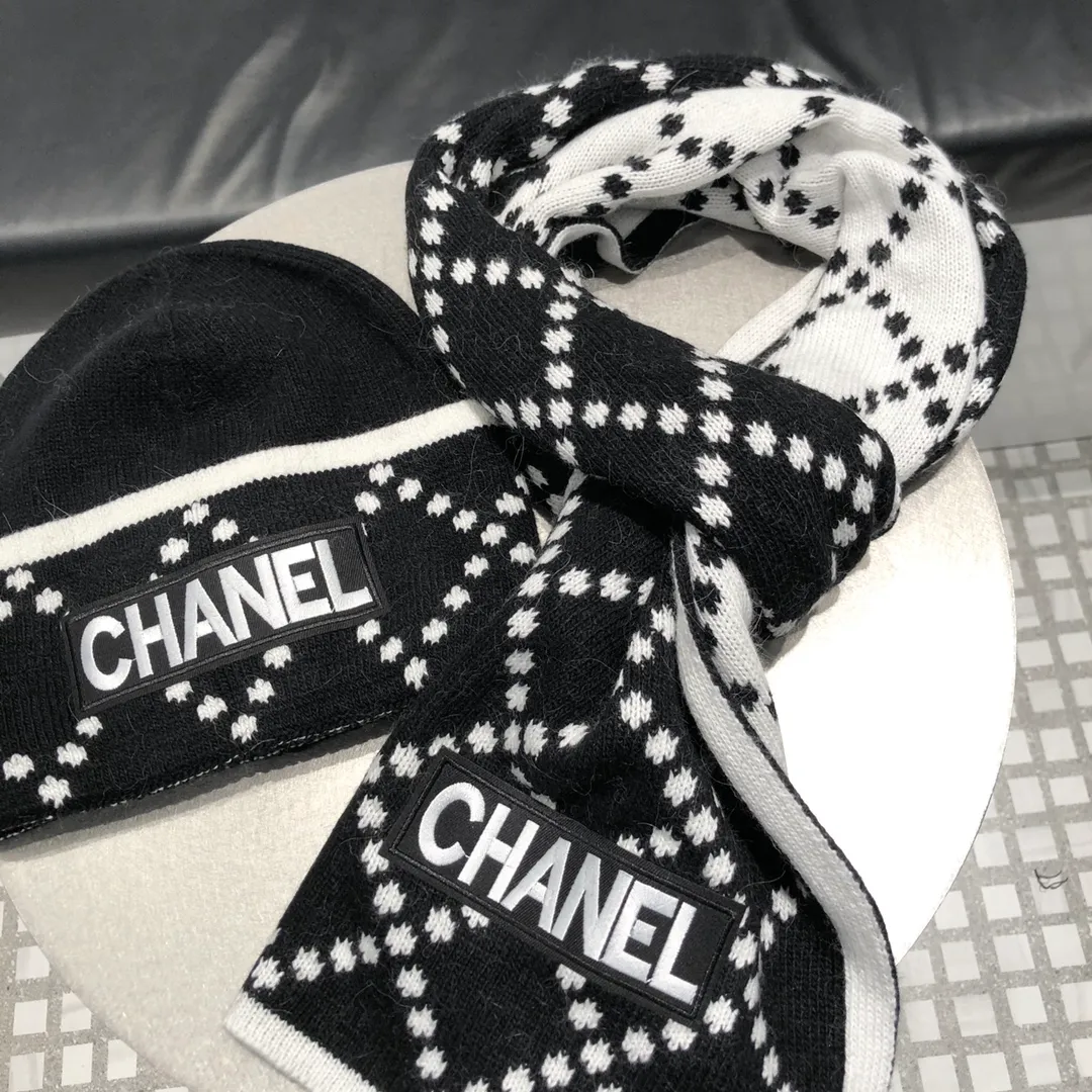 P280 CHANEL wool two-piece suit♥hat➕scarf! Classic suit hat! It's warm and super comfortable~A great tool for young ladies to reduce their age in winter~This winter, all you need is a set of hats~It's warm and fashionable!
