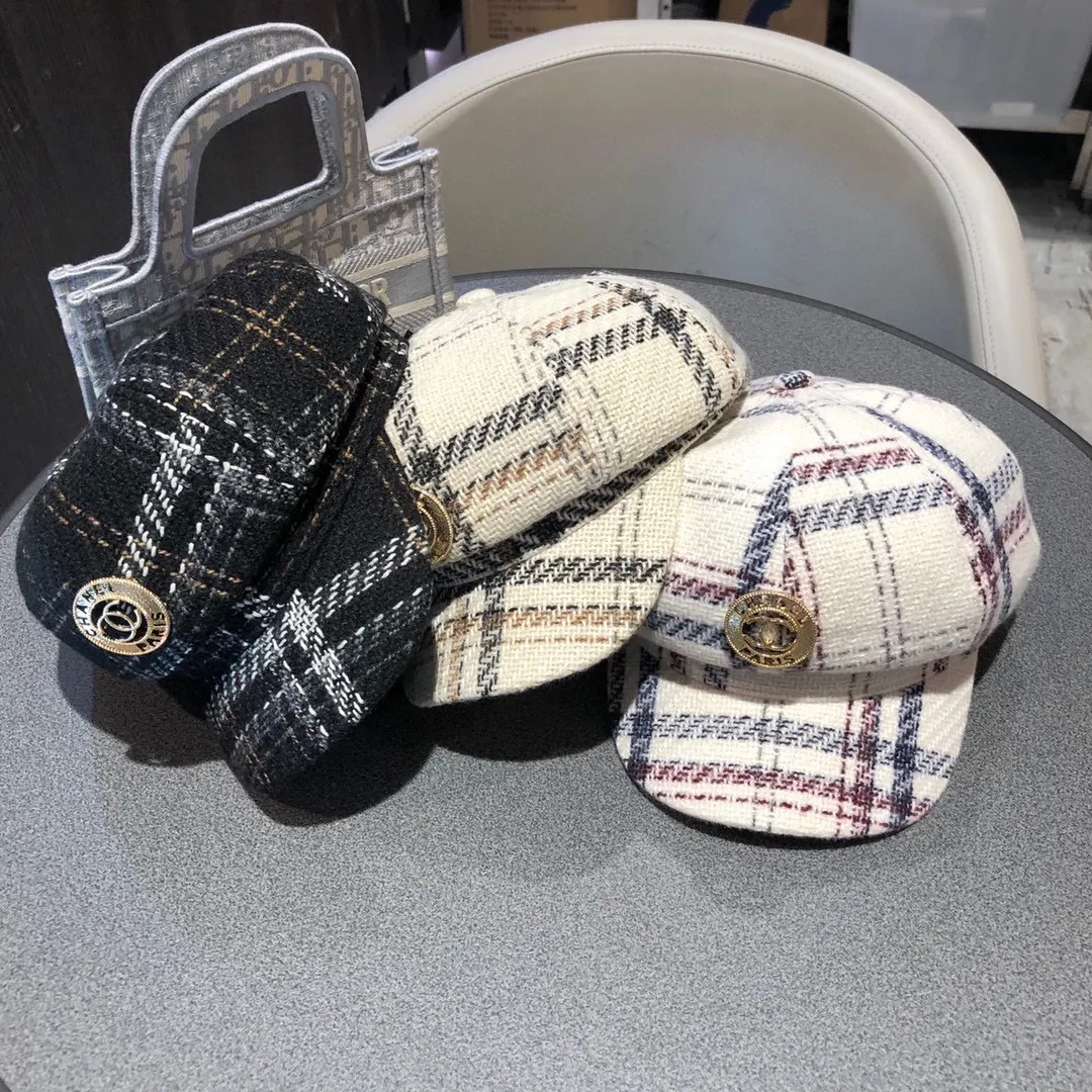 P160 CHANEL Chanel 20 autumn and winter new style, the most plaid design octagonal hat, the quality is superb, the shape of the hat is more elegant, this season's hot style!