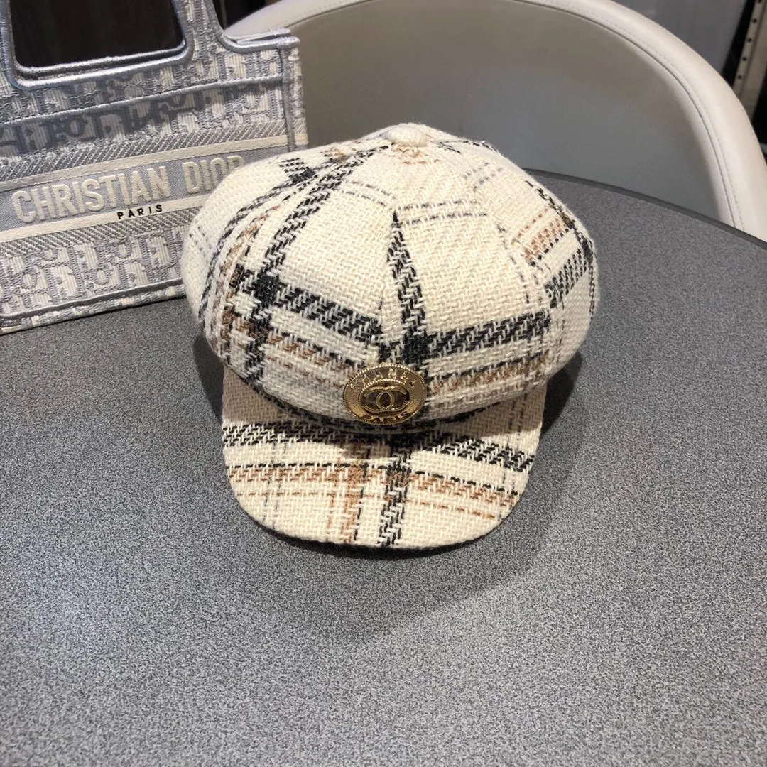 P160 CHANEL Chanel 20 autumn and winter new style, the most plaid design octagonal hat, the quality is superb, the shape of the hat is more elegant, this season's hot style!