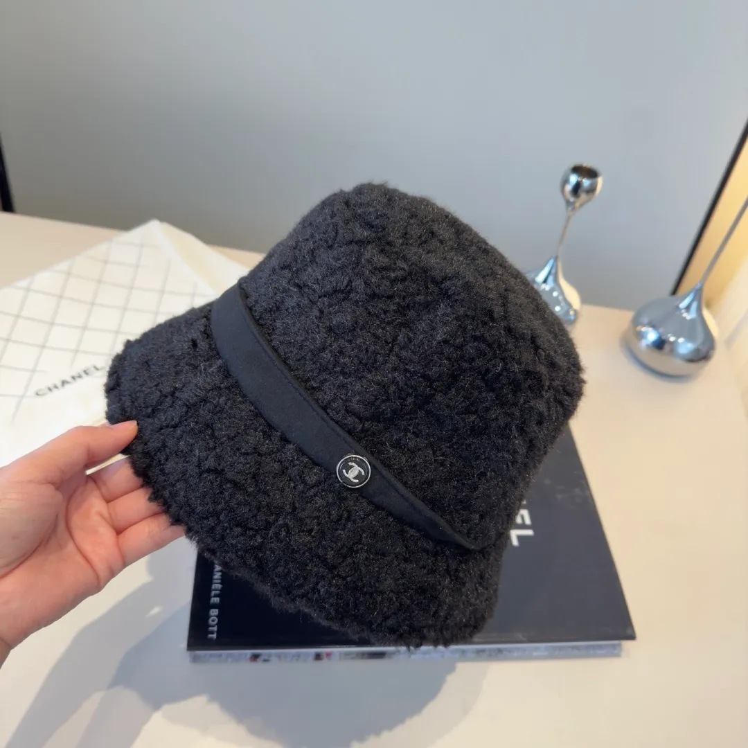 💰100¥ Chanel new buckskin bucket hat, plus velvet ear protection hat, head circumference 57cm