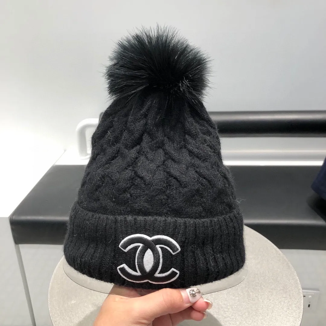 P150 Chanel CHANEL autumn and winter fox fur ball woolen hat for women in winter trendy versatile warm knitted hat