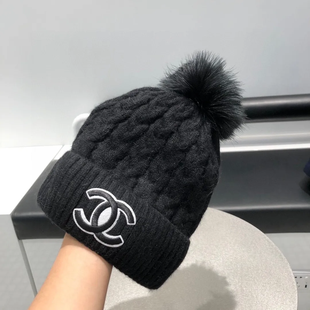 P150 Chanel CHANEL autumn and winter fox fur ball woolen hat for women in winter trendy versatile warm knitted hat