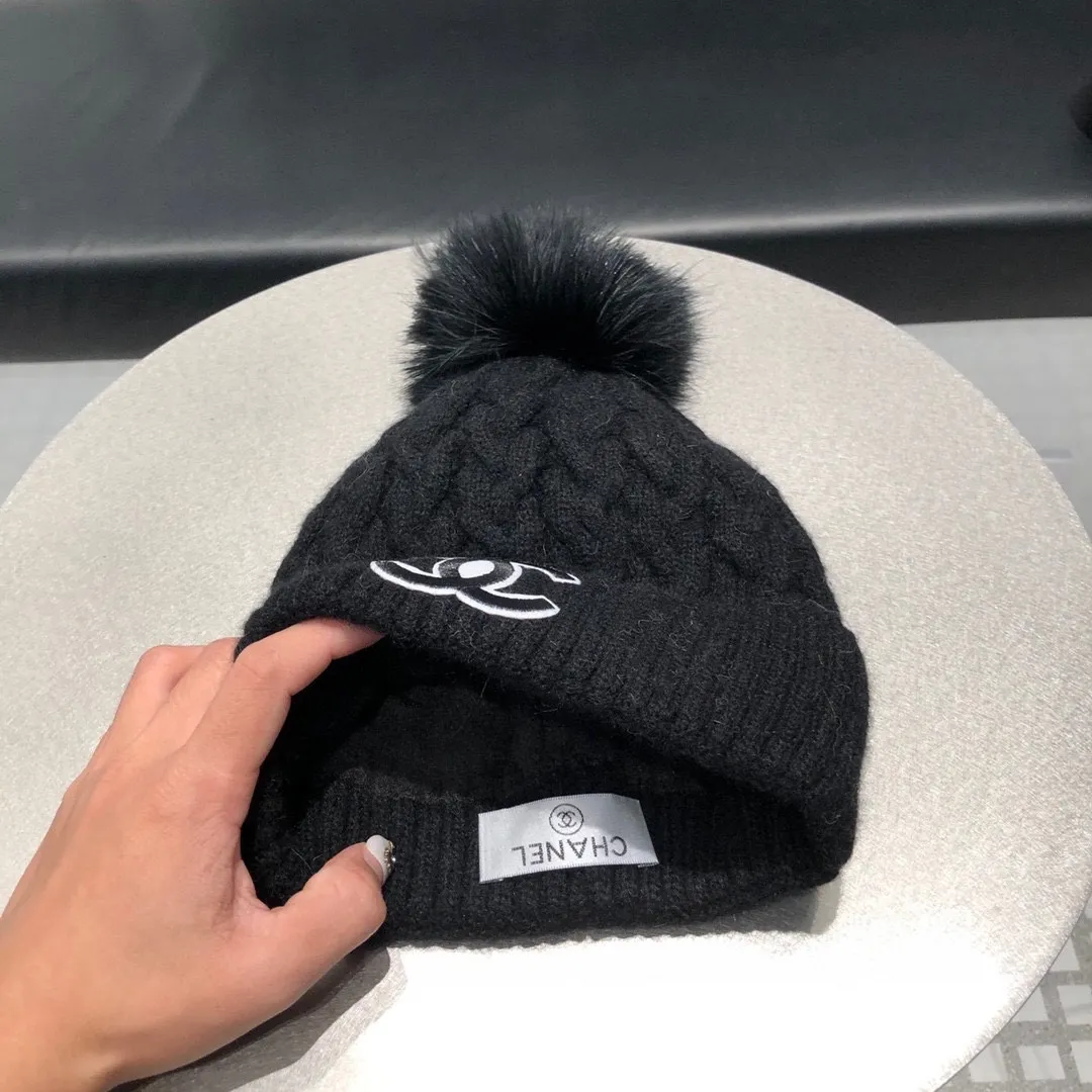 P150 Chanel CHANEL autumn and winter fox fur ball woolen hat for women in winter trendy versatile warm knitted hat