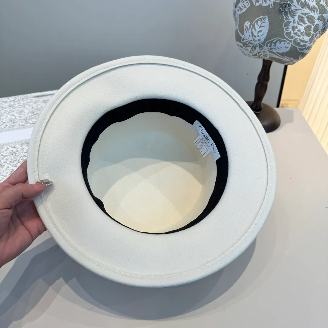 💰200¥ White Dior new wool top hat, flat top hat, 100% wool fabric 🦙%, head circumference 57cm