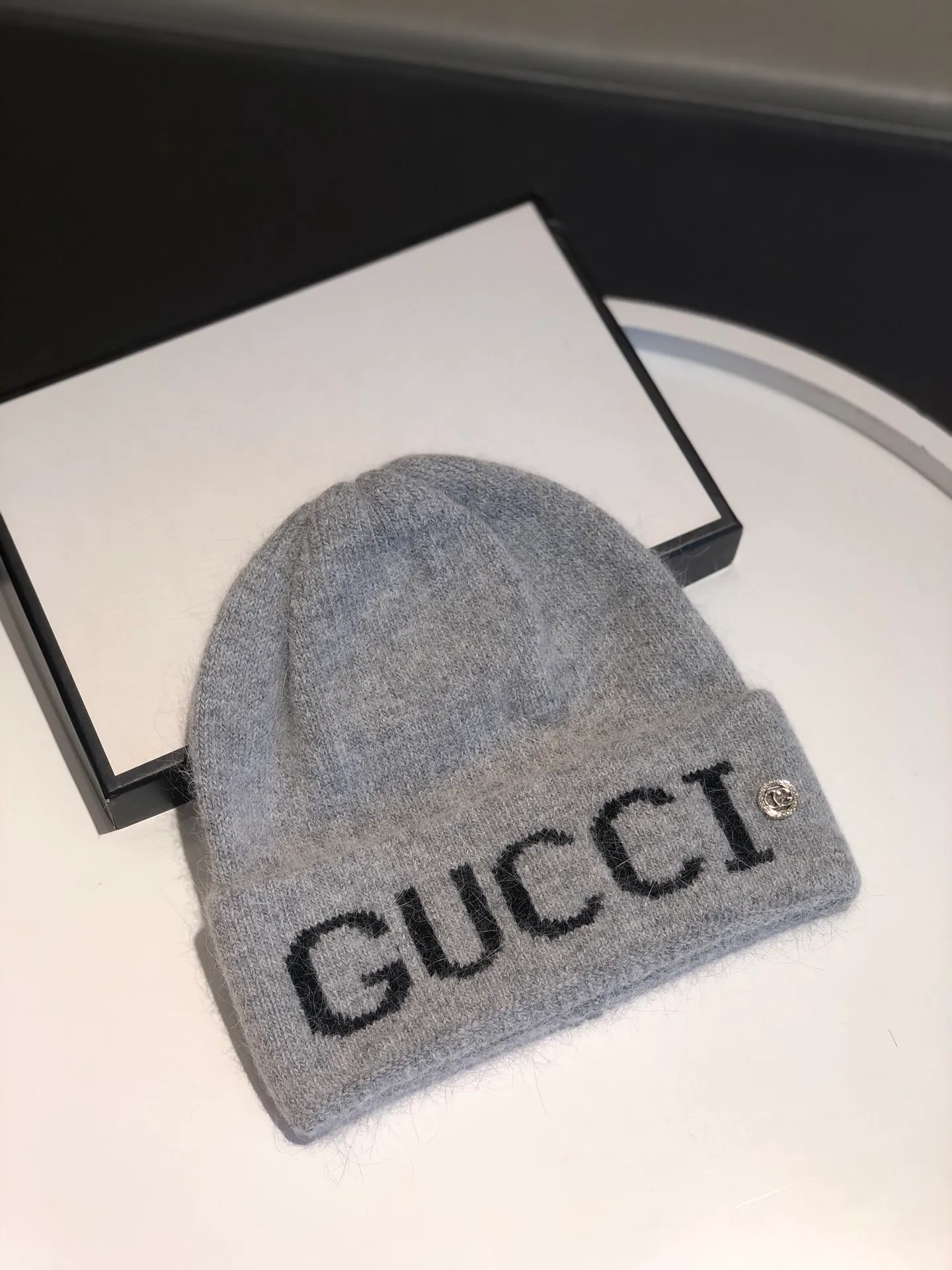 Special batch 🉐150💰 Gucci woolen hat, cute and cute‼ Warm and comfortable, the quality is super good, thin thread material, very age-reducing‼