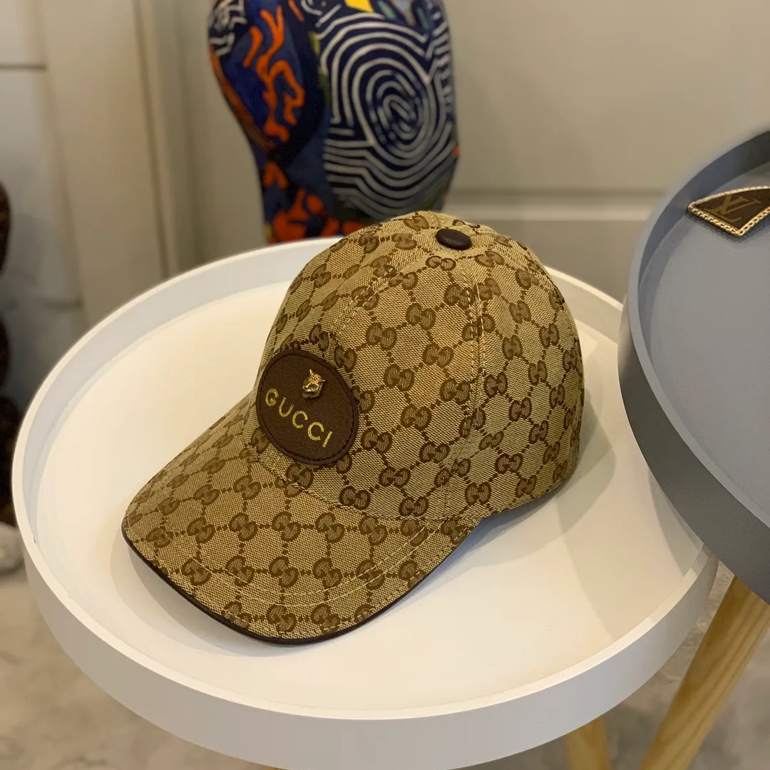 P130 Gucci (Gucci) new original baseball cap, big bee embroidery, 1:1 mold customization, heavy embroidery, details comparable to counters, original canvas + first-layer cowhide, pure cotton lining, great quality! The first choice for handsome men and beautiful women, fashionable and versatile. Basic head circumference 56, adjustable patch