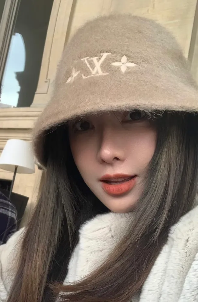 2️⃣5️⃣ꫛꫀꪝ New style for autumn and winter 🐑LV cashmere brushed embroidered logo fisherman hat ❄️High quality, super flattering and small 👌Fashionable and versatile, the same style as the counter star~winter atmosphere 🛒Camel Gray White Black