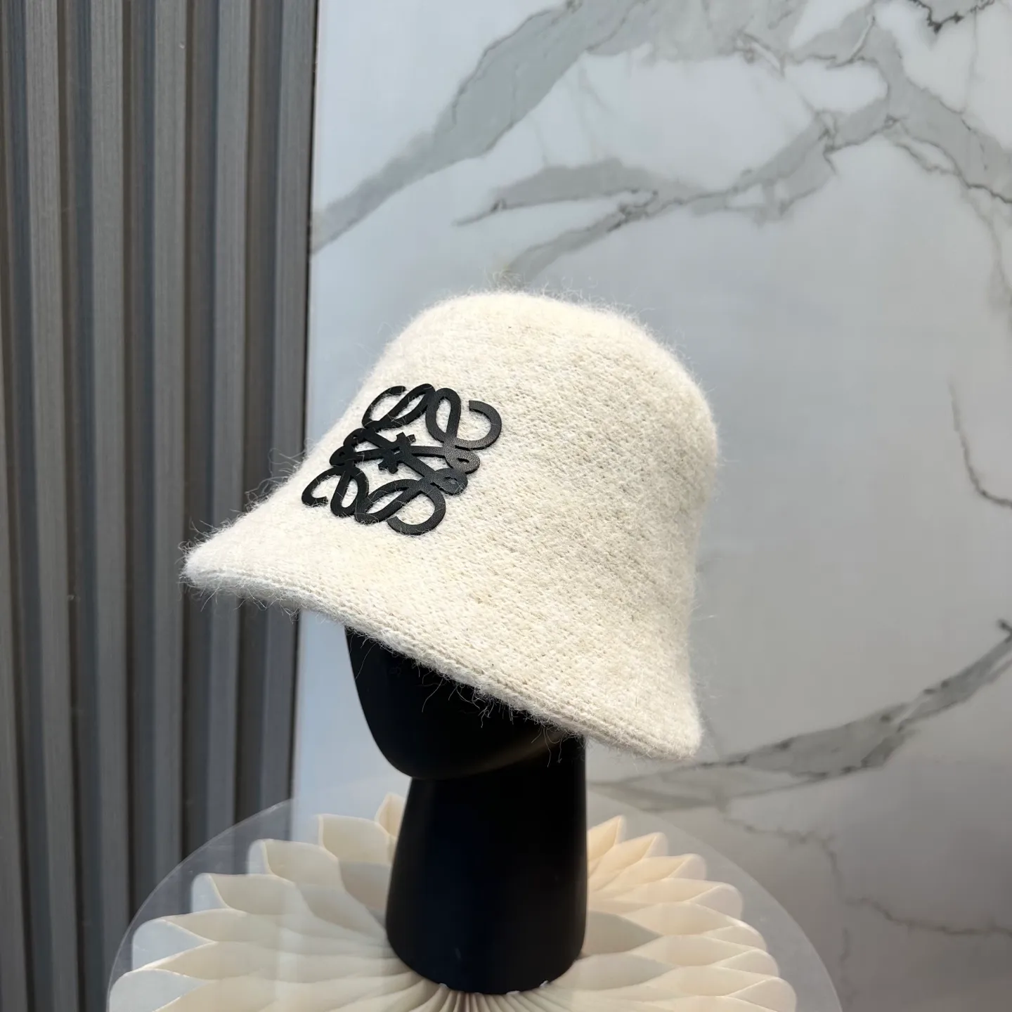 P66 💛Luo Yiwei's new autumn and winter style wool cashmere bucket hat, 🔆temperament goddess style ~ a must-have for going out on the street