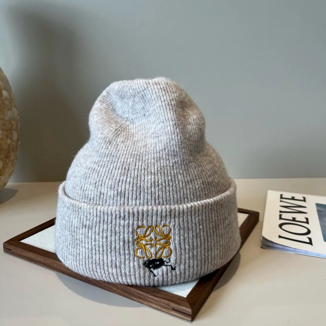 Special batch 💰60¥ ＬＯＥＷＥ Loewee’s new knitted wool hat, delicate, soft and skin-friendly, unisex, super elastic👍
