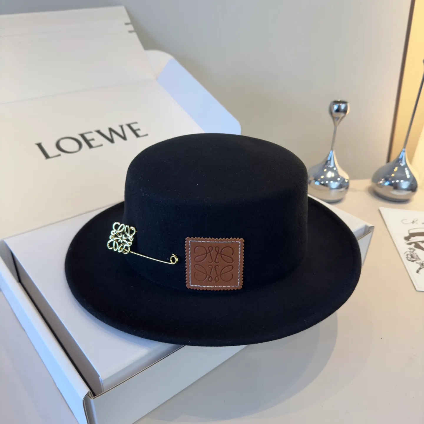 💰180¥ ＬＯＥＷＥ Loewe’s new flat top hat, 100% wool🦙 fabric, head circumference 57cm