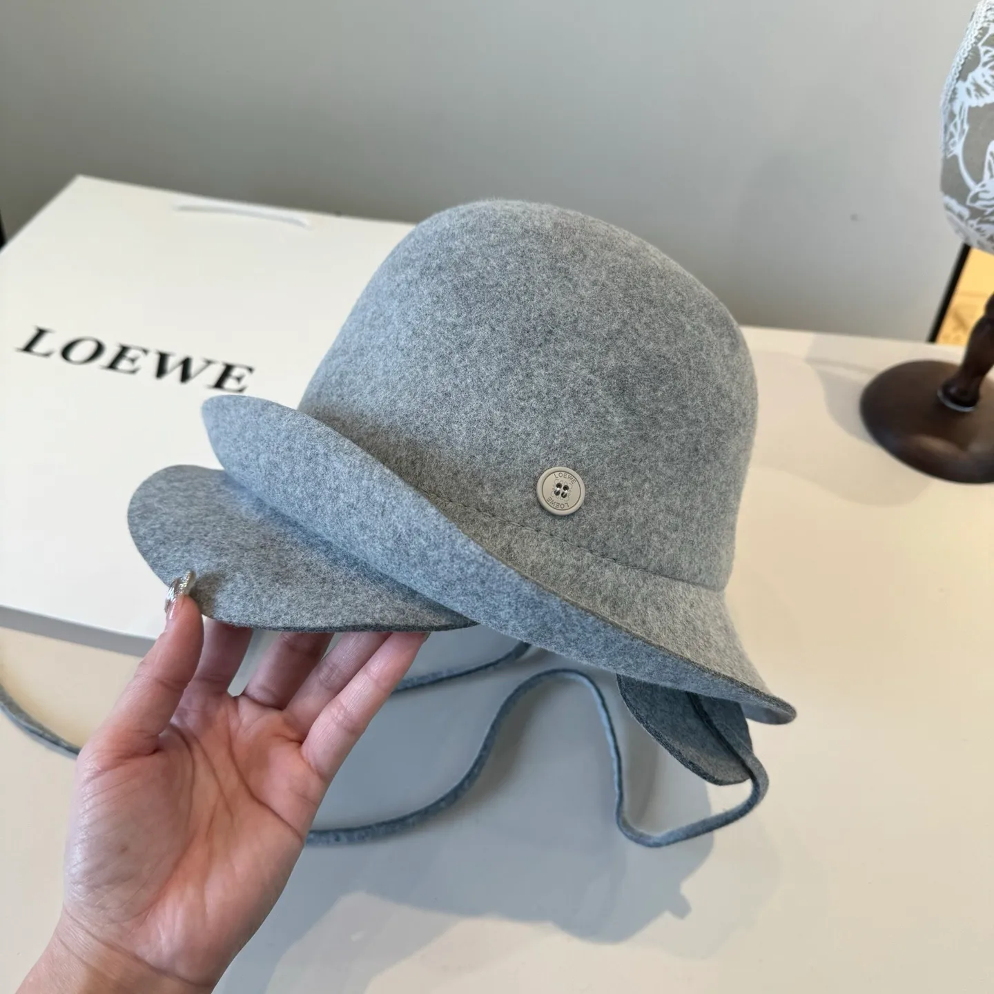 💰210¥ Loewe's new wool curled basin hat, irregular cut design, head circumference 57cm