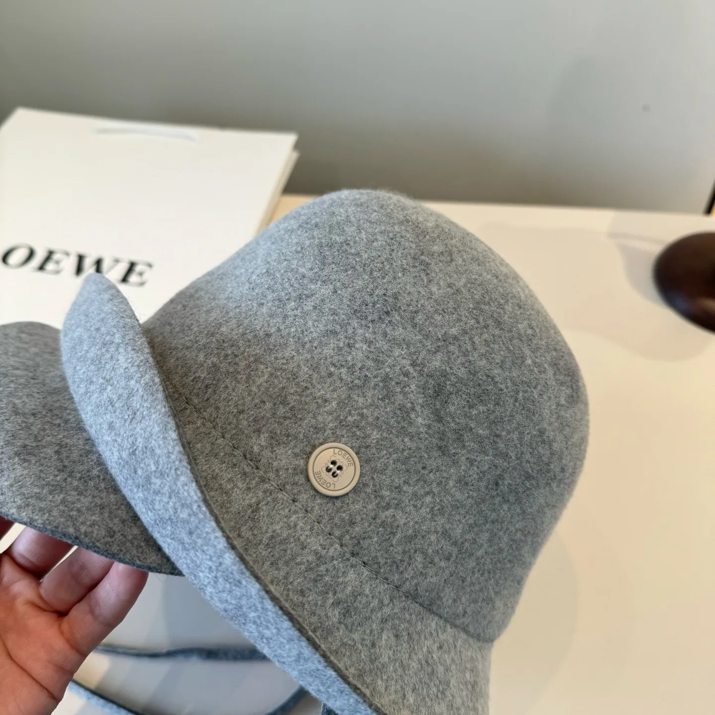 💰210¥ Loewe's new wool curled basin hat, irregular cut design, head circumference 57cm