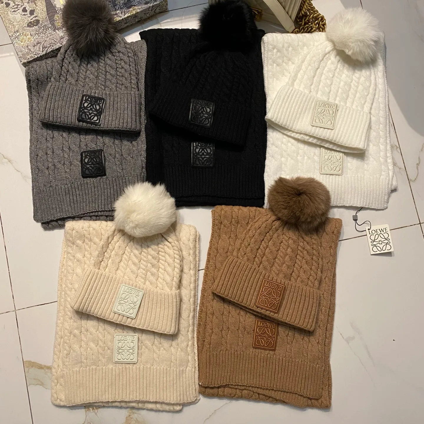 Loewe suit cashmere knitted hat + scarf