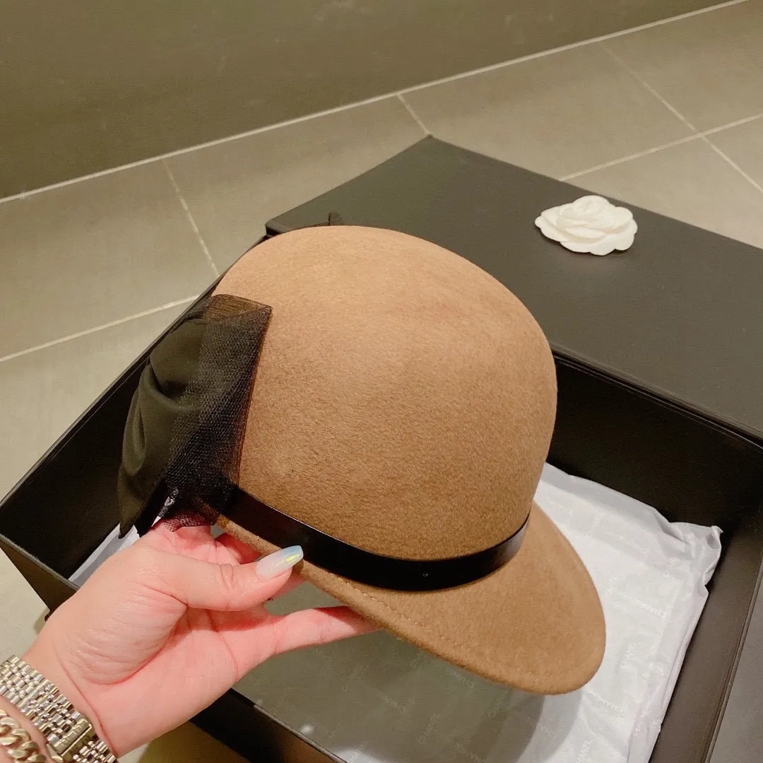 Random model 170¥ Gucci 2022 new autumn and winter wool peaked cap, 100% wool fabric, peaked knight hat, versatile style, black and khaki, head circumference 57cm