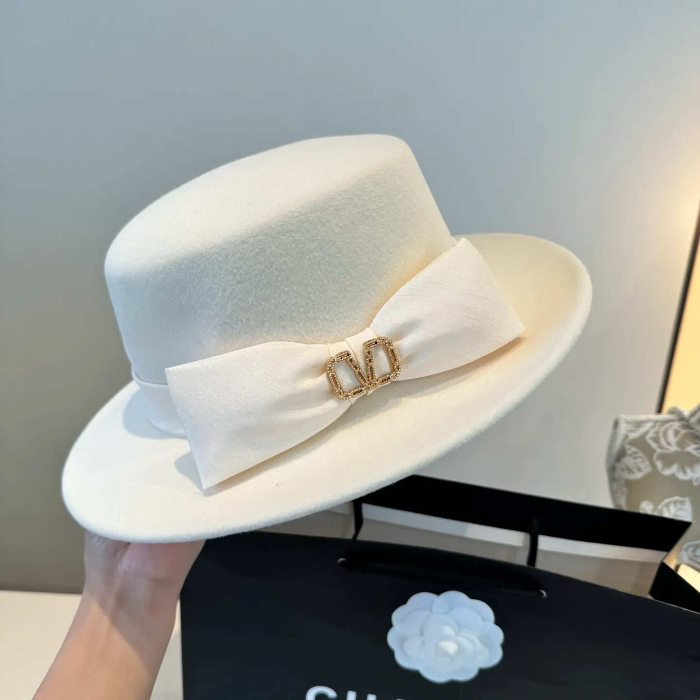 💰210¥ White Valentino new wool top hat, flat top hat, 100% wool fabric 🦙%, head circumference 57cm
