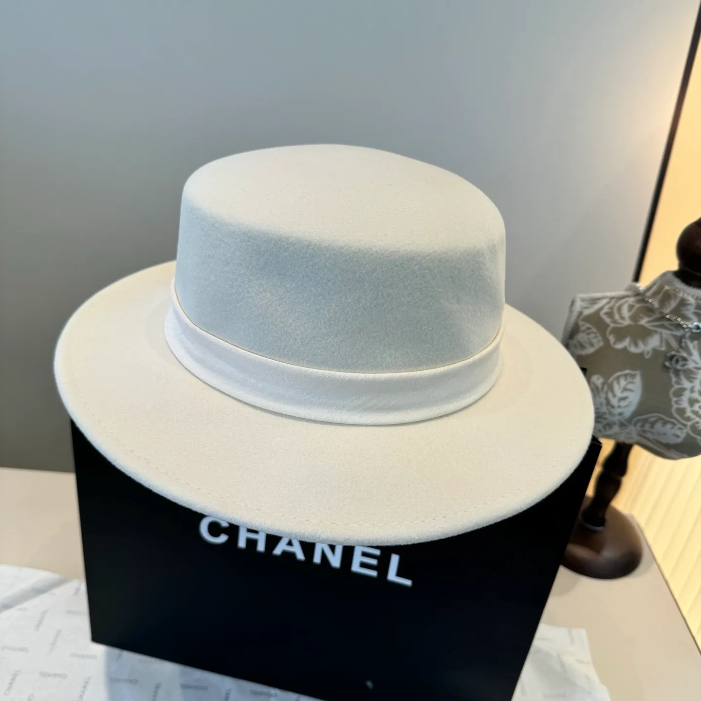 💰210¥ White Valentino new wool top hat, flat top hat, 100% wool fabric 🦙%, head circumference 57cm