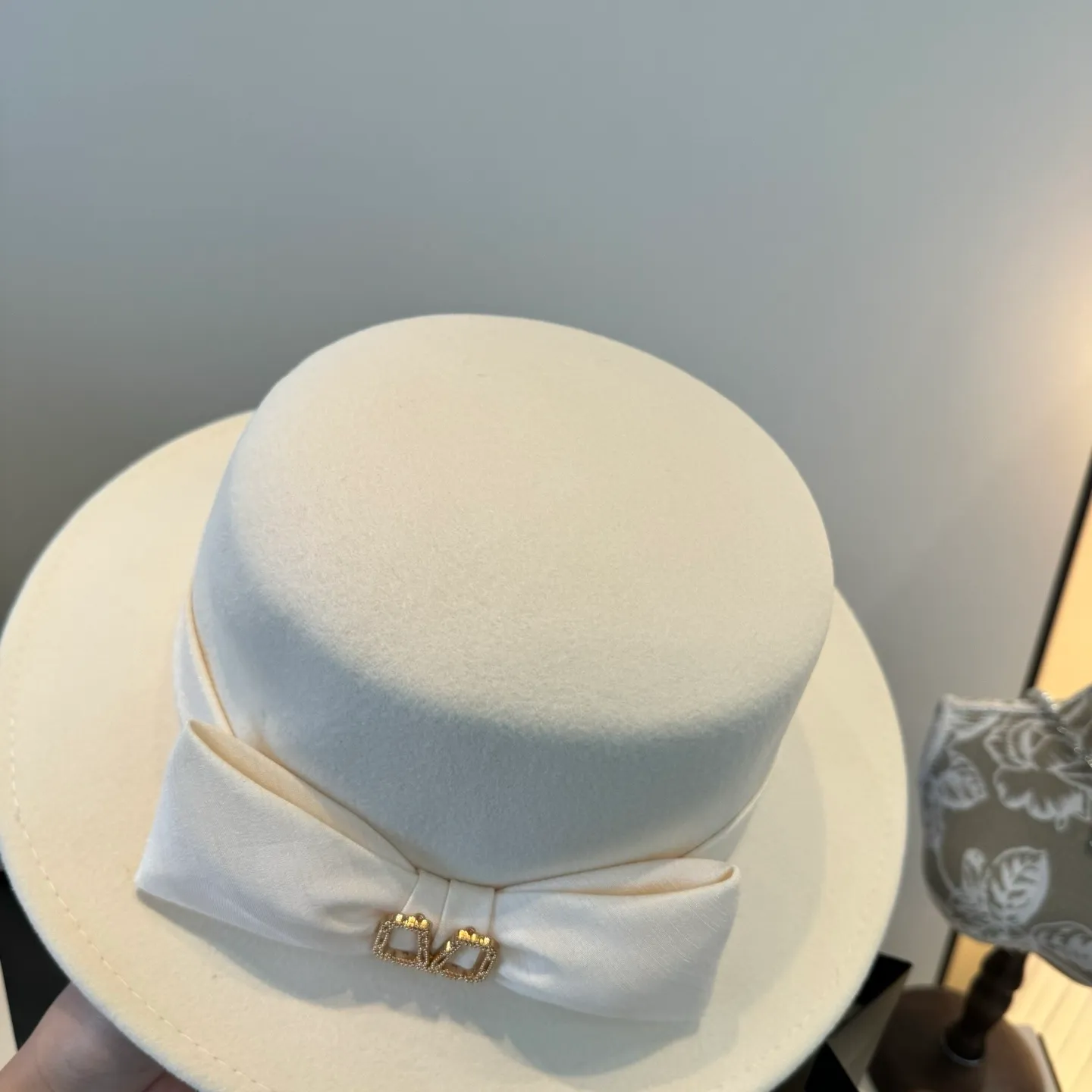 💰210¥ White Valentino new wool top hat, flat top hat, 100% wool fabric 🦙%, head circumference 57cm