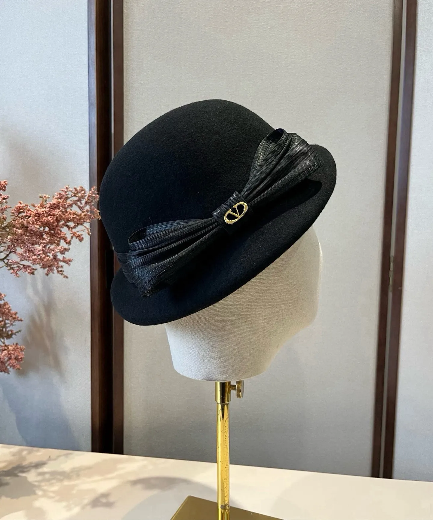 💰210¥ Valentino's new autumn and winter wool basin hat, 100% wool fabric%, head circumference 57cm