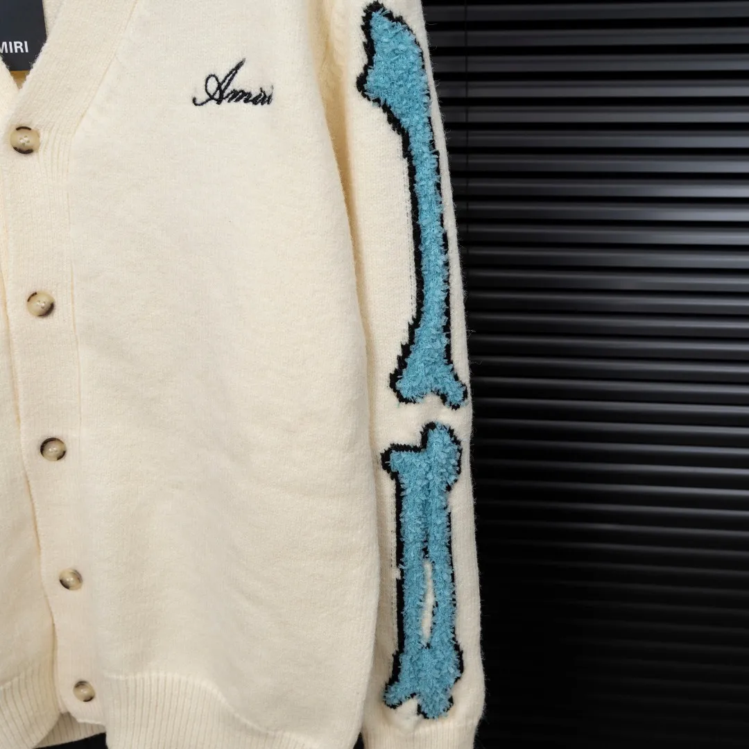 P360 Style: AMIRI Emile bone splicing long-sleeved knitted cardigan jacket Size: S-XXL Fabric: Wool blend Accessories: Full set of customized original accessories No gender distinction, same style for men and women