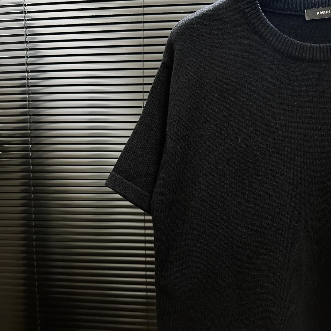 P230 Style: AMIRI foam flocking short sleeves Size: S-XXL Fabric: Wool blend Accessories: Full set of customized original accessories No gender distinction, same style for men and women