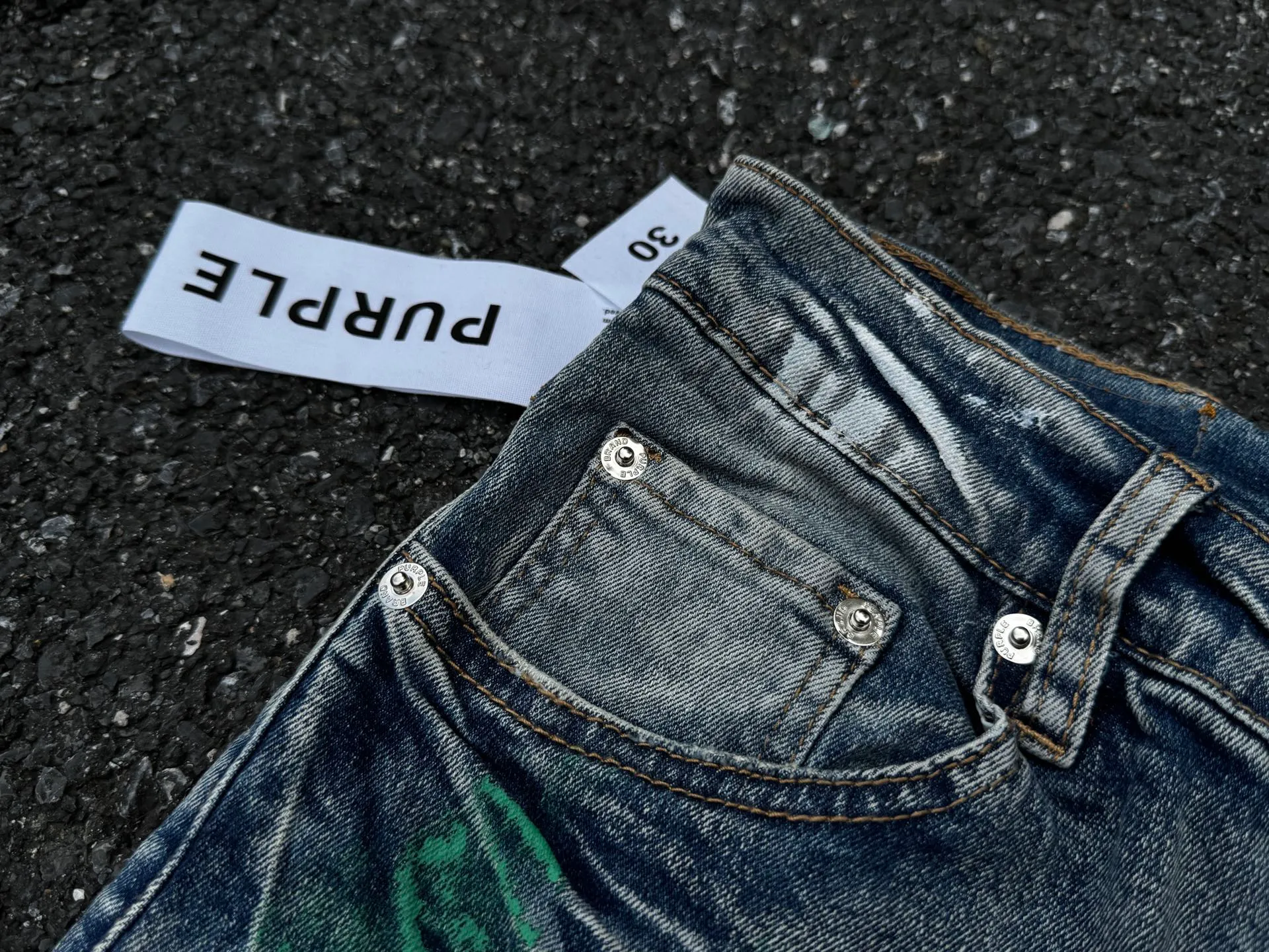 🅿️260 PU2 (the back pocket label will not be returned or exchanged once it is removed) Top foreign trade order Purple Brand ripped ink paint stretch skinny jeans, same style for men and women. Accessories: complete accessories, all in original packaging, two tags and two labels on the back pocket, distinguishing the low-end version on the outside, hardware and buckles are aligned, authentic original version with logo, aluminum alloy buckle, authentic printing inside the jeans pocket, every detail beats any version on the market Fabric: Genuine pattern-making and authentic custom-made imported fabrics using unique washing and dyeing methods, and individually hand-painted - hand-painted ripped micro-elastic jeans Size: 28 30 32 34 36