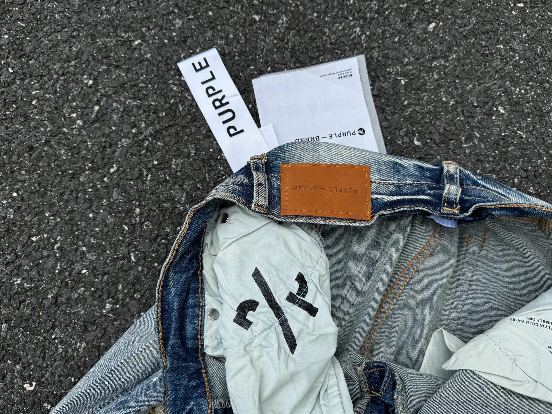 🅿️260 PU2 (the back pocket label will not be returned or exchanged once it is removed) Top foreign trade order Purple Brand ripped ink paint stretch skinny jeans, same style for men and women. Accessories: complete accessories, all in original packaging, two tags and two labels on the back pocket, distinguishing the low-end version on the outside, hardware and buckles are aligned, authentic original version with logo, aluminum alloy buckle, authentic printing inside the jeans pocket, every detail beats any version on the market Fabric: Genuine pattern-making and authentic custom-made imported fabrics using unique washing and dyeing methods, and individually hand-painted - hand-painted ripped micro-elastic jeans Size: 28 30 32 34 36