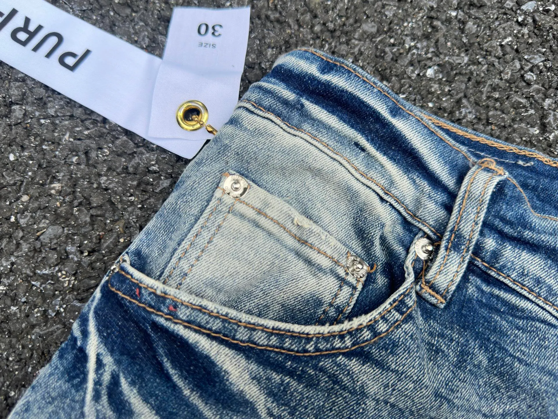 🅿️260 PU5 (the back pocket label will not be returned or exchanged once it is removed) Top foreign trade order Purple Brand hole printed stretch skinny jeans, same style for men and women. Accessories: complete accessories, all in original packaging, two tags and two labels on the back pocket, distinguishing the low-end version on the outside, hardware and buckles are aligned, authentic original with logo, aluminum alloy buckle, genuine printing inside the jeans pocket, every detail distinguishes any version on the market Fabric: Genuine pattern-making and standard genuine custom-made imported fabrics adopt unique washing and dyeing methods, and are individually hand-painted - hand-painted to make ripped micro-elastic jeans Color: black blue Code number: 28 30 32 34 36