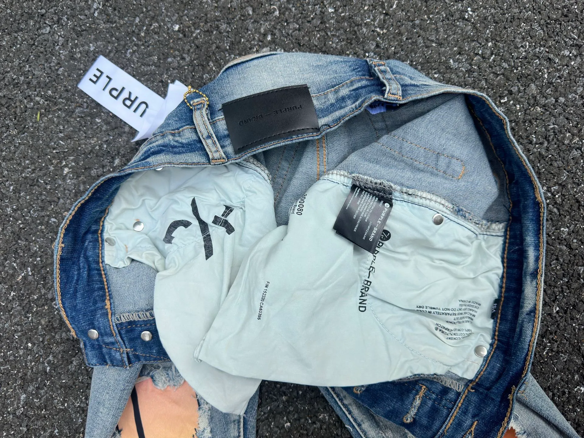 🅿️260 PU5 (the back pocket label will not be returned or exchanged once it is removed) Top foreign trade order Purple Brand hole printed stretch skinny jeans, same style for men and women. Accessories: complete accessories, all in original packaging, two tags and two labels on the back pocket, distinguishing the low-end version on the outside, hardware and buckles are aligned, authentic original with logo, aluminum alloy buckle, genuine printing inside the jeans pocket, every detail distinguishes any version on the market Fabric: Genuine pattern-making and standard genuine custom-made imported fabrics adopt unique washing and dyeing methods, and are individually hand-painted - hand-painted to make ripped micro-elastic jeans Color: black blue Code number: 28 30 32 34 36