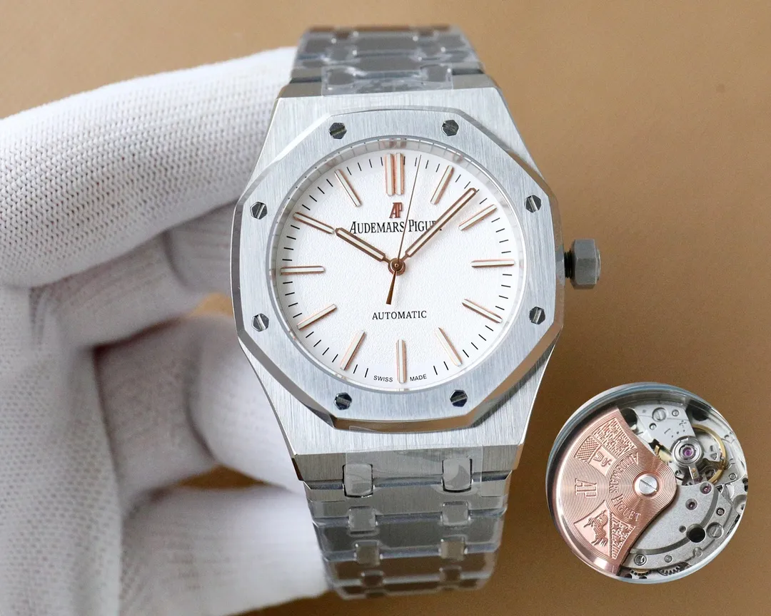 【Customized all-in-one machine】💰1920! The new dial design frosted technology launched at the 2024 Audemars Piguet-Audemars Piguet Royal Oak 50th anniversary event is integrated with the case and strap - the sharp scale design echoes the sword needle.  1⃣️The movement cover without apron inside the case perfectly interprets the reputation of the King of Steel. The 8 screws on the ring are also very finely processed and have clear edges and corners. 2⃣️The glass is made of sapphire mirror with super anti-reflection. 3⃣️The movement is made of Citizen 8215 (zero fault). 4⃣️The steel belt is impeccable in terms of curvature and brushing. 5⃣️The buckle is processed with one click and each buckle undergoes strict QC. Smooth and no lag 🔥Produced by AD, high quality products constantly🔥
