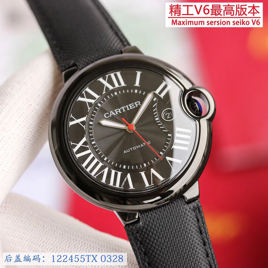 【High-end replica】💰1160! 【Customized all-in-one machine】💰1920! 【Top Replica】💰Private chat! Cartier Blue Balloon series, this series of watches is famous for its delicate style and elegant style in Cartier watchmaking industry. Of course, this watch must have such characteristics. The color of the stainless steel case makes the watch as light as a balloon, and the blue crown seems to have disobediently deviated from the original planned trajectory, like a playful couple. The Roman numerals on the dial look retro and deep, decorated with guilloche patterns and sword-shaped hands. The entire watch gives people a delicate and thoughtful feel. Isn’t this what couples need? Built-in: Japanese Citizen fully automatic machine, water drop (fish-eye bubble) sapphire glass mirror, highly waterproof, burnt steel blue pointer color, head curvature, men's mechanical 42mm, 36mm, 33mm quartz 42mm, 36mm, 33mm, 28mm Seiko V6 version, constantly producing high-quality products