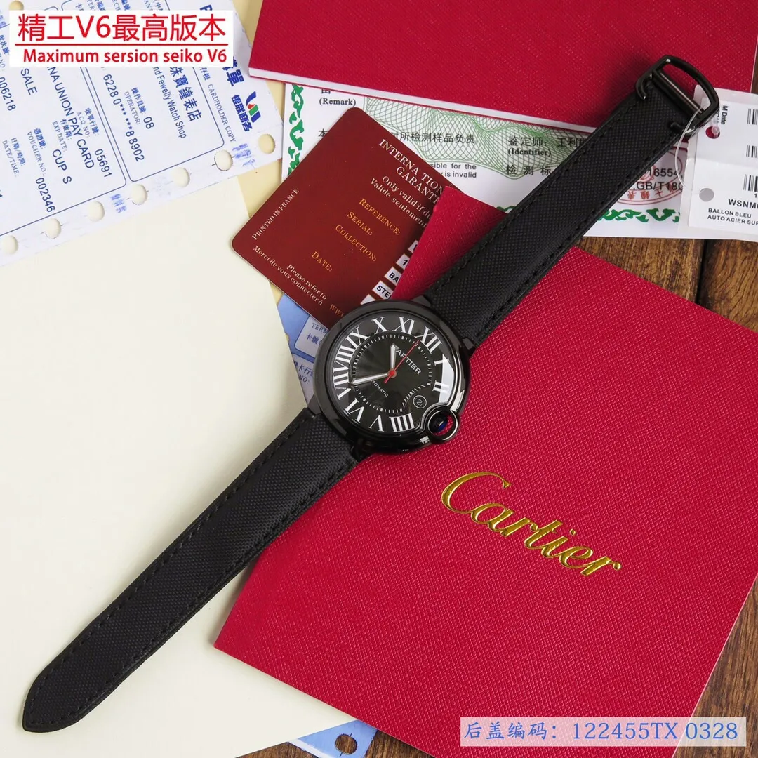 【High-end replica】💰1160! 【Customized all-in-one machine】💰1920! 【Top Replica】💰Private chat! Cartier Blue Balloon series, this series of watches is famous for its delicate style and elegant style in Cartier watchmaking industry. Of course, this watch must have such characteristics. The color of the stainless steel case makes the watch as light as a balloon, and the blue crown seems to have disobediently deviated from the original planned trajectory, like a playful couple. The Roman numerals on the dial look retro and deep, decorated with guilloche patterns and sword-shaped hands. The entire watch gives people a delicate and thoughtful feel. Isn’t this what couples need? Built-in: Japanese Citizen fully automatic machine, water drop (fish-eye bubble) sapphire glass mirror, highly waterproof, burnt steel blue pointer color, head curvature, men's mechanical 42mm, 36mm, 33mm quartz 42mm, 36mm, 33mm, 28mm Seiko V6 version, constantly producing high-quality products