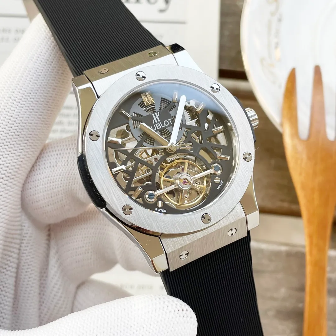 【High-end replica】💰1720! Hublot's premium men's watch features a classic three-hand flywheel design, exquisite craftsmanship, originality, nobility and gentlemanly style. It adopts fully automatic imported Citizen mechanical movement, top-grade 316L stainless steel case, imported calfskin strap, mineral super mirror, size 44*13. Welcome to reprint!