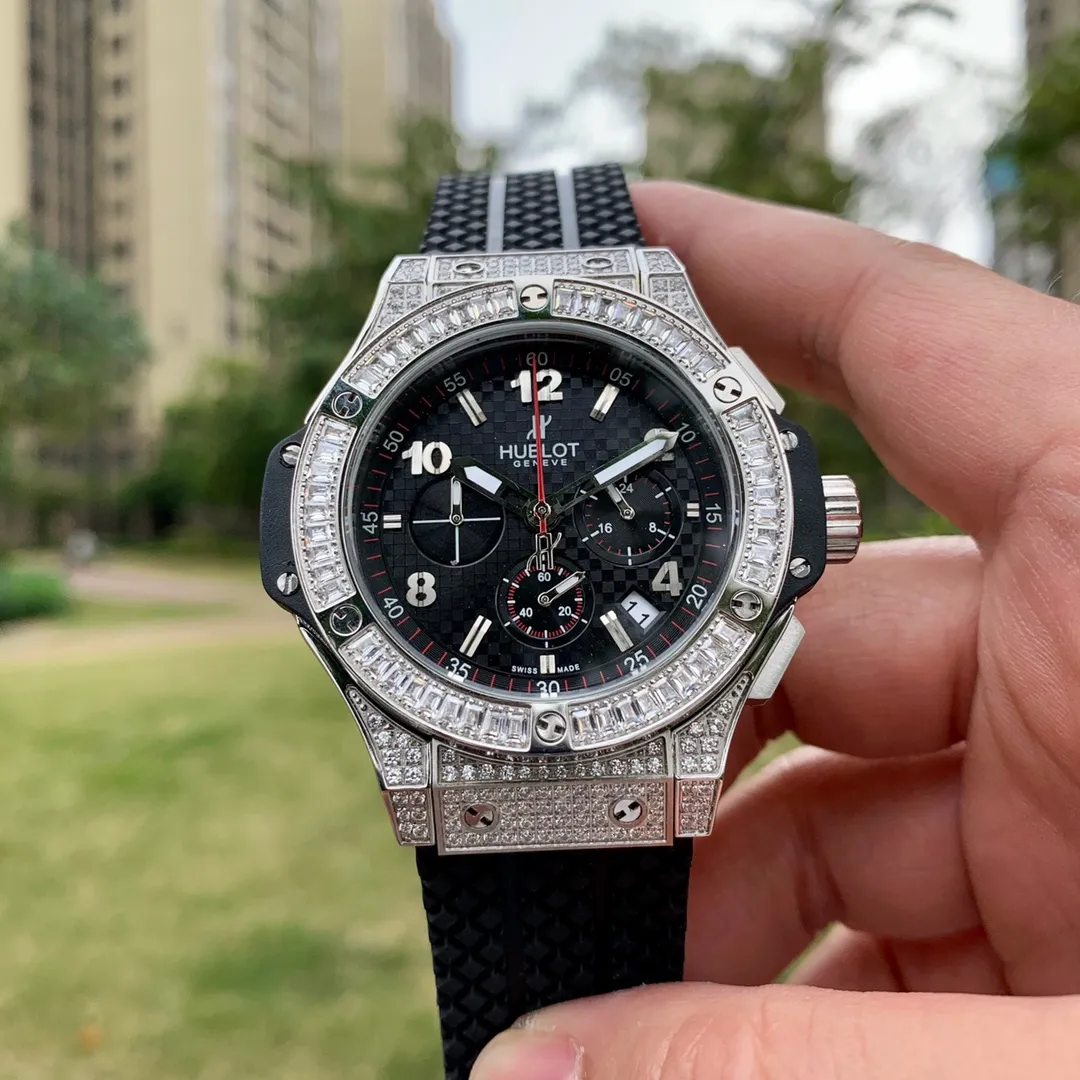 【High-end replica】💰1720! Hublot - hublot, BIG BANG series 44mm original model and the strongest secondary version, os multi-function chronograph movement, original folding buckle, imported rubber strap, 100 meters deep waterproof. Square diamond rings, round diamond rings, ceramic rings, and full diamond shells are all available for you to choose from. Simple and capable, low-key luxury, elegant but not ostentatious, fresh and attractive. It is comfortable to wear and matches the watch case, giving people a beautiful enjoyment. 🔥Top quality products are constantly produced🔥