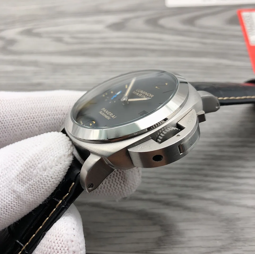 【High-end replica】💰1300! Panerai - PANERAI PAM 🎮Type: Men's top watch Movement: Fully automatic mechanical movement Case: 316L stainless steel case 🎮Mirror: Mineral strengthened glass Belt: Imported genuine cowhide strap is extraordinary, showing the charm of men Size: diameter 44mm Thickness 16mm 🎮SJ carefully creates ultra-realistic photo shooting for you to give you a super-realistic photo experience
