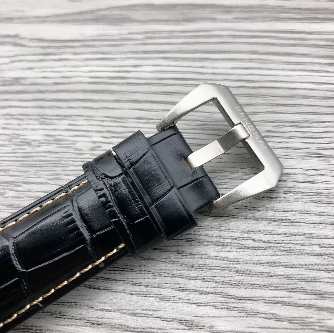 【High-end replica】💰1300! Panerai - PANERAI PAM 🎮Type: Men's top watch Movement: Fully automatic mechanical movement Case: 316L stainless steel case 🎮Mirror: Mineral strengthened glass Belt: Imported genuine cowhide strap is extraordinary, showing the charm of men Size: diameter 44mm Thickness 16mm 🎮SJ carefully creates ultra-realistic photo shooting for you to give you a super-realistic photo experience