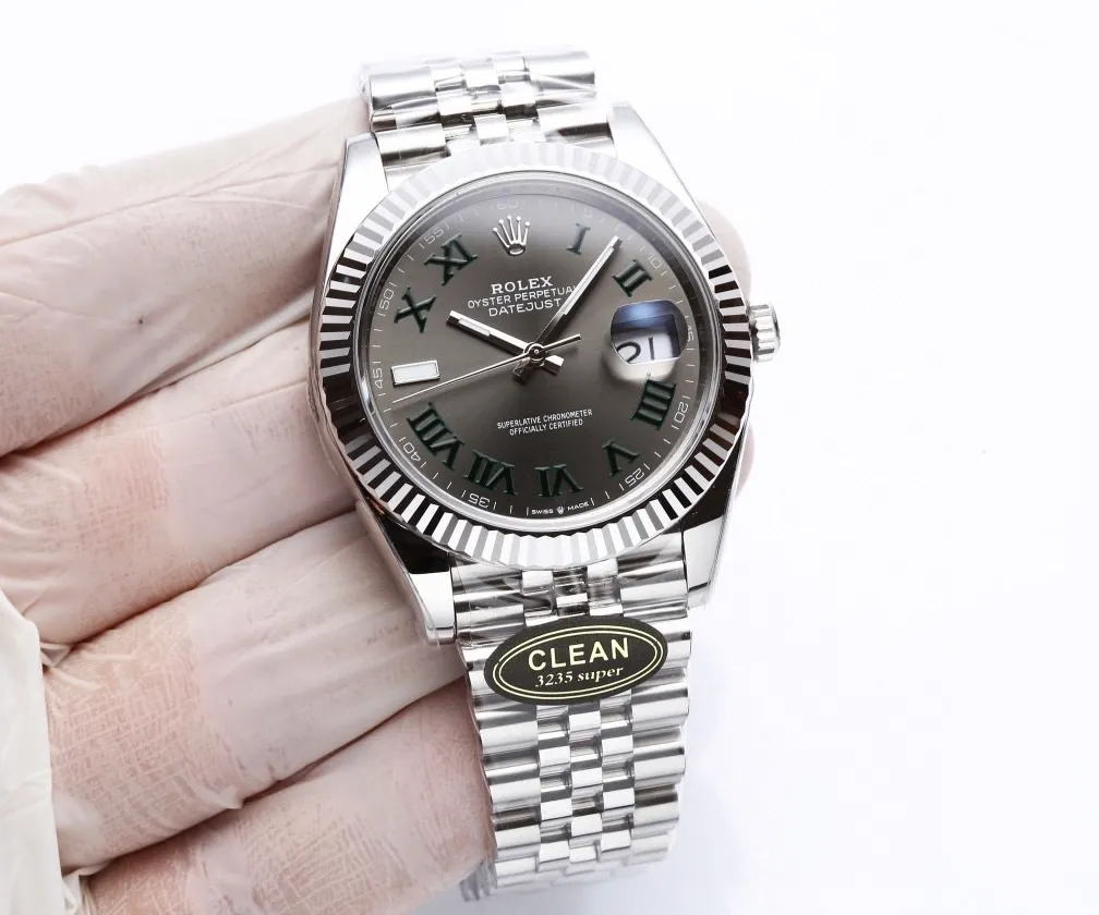 【High-end replica】💰1160! 【Customized all-in-one machine】💰1720! 【Top Replica】💰Private chat! Rolex Datejust watch series 41mm 1: The movement adopts Swiss 3235 movement. 2: In terms of material, the overall material is made of 904 steel. The curvature of the side of the case is polished in place, and the thickness of the side is consistent with the original. 3: Classic dog tooth collar. The platinum (electroplated) ring presents a radiant light effect that is extremely close to the original version, and the triangular pit pattern is clean and neat. 4: The watch mirror is made of real sapphire mirror, which increases the transparency of the watch. At the same time, it has been treated with anti-glare technology, making it very convenient to read watch data and has high hardness. 5: The only synchronous original thickness in the market is 11.5mm. This picture was taken in top reproduction quality!