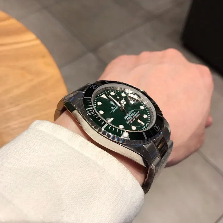 [Foreign trade import] 💰850 🔜Rolex Green Submariner ➖ROLEX Style: Fine men's watch, exquisite craftsmanship Submariner series Perpetual log instant jump type Exquisite case Only the best The small ring is more detailed Full set of counter packaging🔷 Movement: Original imported mechanical movement Strap: 316 stainless steel strap Mirror: Sapphire scratch-resistant mirror glass Size: 40mm 11mm