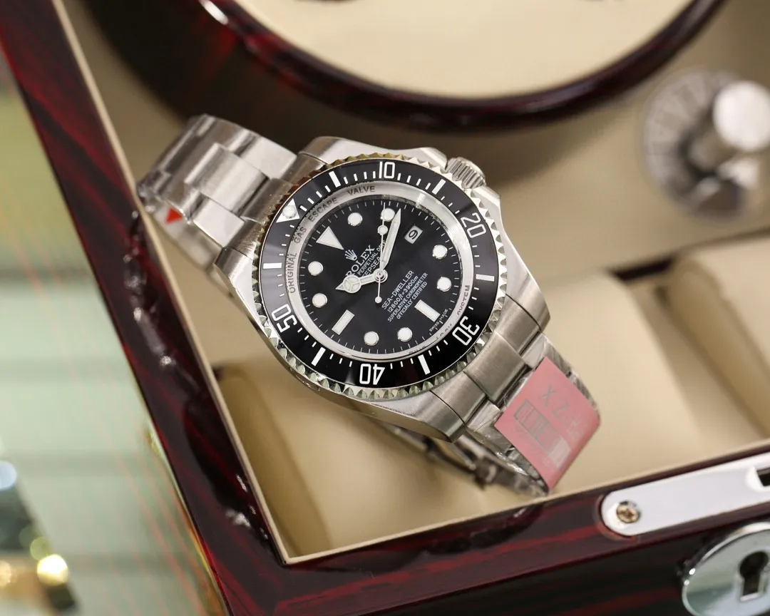 【Foreign trade import】💰1360! (Watch Home Market Trends｝The D-Blue dial DEEPSEA watch specially launched by Rolex in the middle of 2014 was commonly known as the Inter Milan Ghost King, or the Ghost King. Rolex’s water ghost has long been extinct in the watch circle. As we all know, the DEEPSEA watch, which represents Rolex and even the industry’s most adventurous diving depth, is regarded as the king of ghosts because of its 3,900-meter waterproof depth. This watch has attracted widespread attention from watch enthusiasts at home since its launch in 2014. ⚠️Story: In 2014, Rolex released this DEEPSEA watch to commemorate the famous director and diving explorer Cameron's successful arrival in the Challenger Deep, the deepest part of the Mariana Trench in 2012. Cameron's exploration depth that year reached 10,908 meters, breaking the world record. Also diving with him was a DEEPSEA specially built by Rolex. CHALLENGER watch, waterproof to a depth of 12,000 meters. This feat has been recorded in the history of deep-sea diving expeditions. The Rolex 116660 DEEPSEA watch also uses a very interesting "green and red" dial to represent the process from shallow water to deep sea and then to the completely dark depths of the trench to commemorate this process. factory [Brand]: Rolex [High-end top watch] Super waterproof performance! 🏊♀️ [Type]: Top-notch noble men's watch ⌚️ [Strap]: Genuine leather & 316 stainless steel strap [Movement]: Top-grade Zhengzhu power storage ⌚️ Exclusive to XZ factory! Material: Sapphire mirror [wear-resistant] more clear 🎬 Closer to the genuine product! Comparable to the counter! The whole watch gives the owner a more beautiful and noble temperament! [The best accessory for wise men who are full of praise!] High return rate🏆Super high-quality product🏆Size: 44mm diameter stainless steel 14 mm thickness! Good products are coming! ⌚️ [Please look for the quality of XZ factory and pay more attention to every detail!] 🔺🔺🔺 [Produced by XZ] 🔺🔺🔺 [More products • Stay tuned]